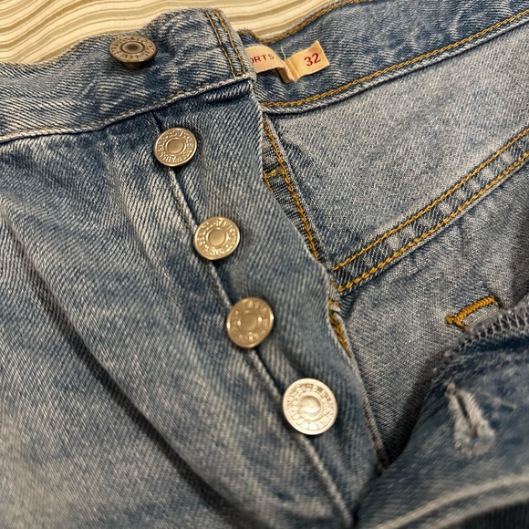 Levi’s Ribcage Shorts - Picture 6 of 10